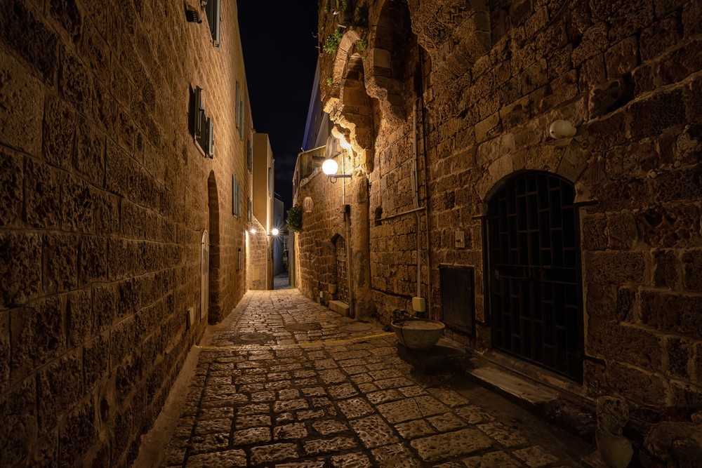 Ночные аллеи старинного города города Яффо