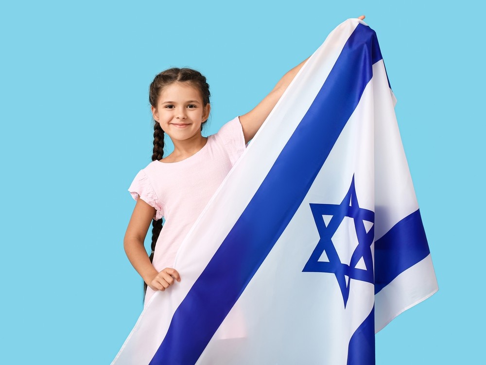 Девочка с флагом Израиля